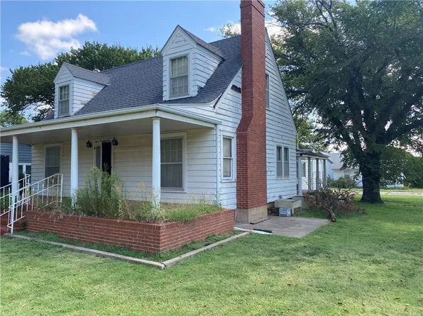 304 N 5th St, Medford, OK 73759