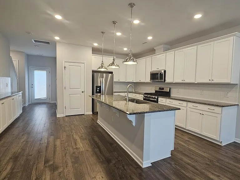 1038 Manorhaven Dr — Photo 4