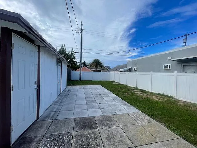 613 54th St — Photo 13