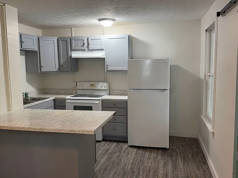 1511 Molitor Ave #6 — Photo 2