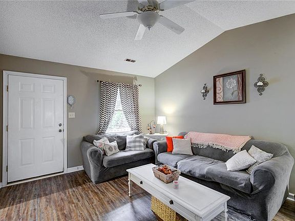 3rd image of 622 Rock Garden Cir