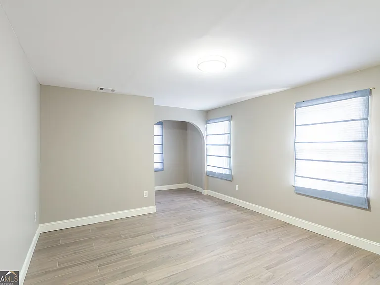 612 Redbud Ln — Photo 64