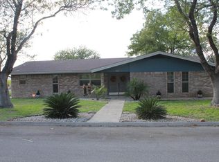 612 S 11th St, Carrizo Springs, TX 78834