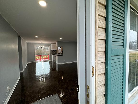 3rd image of 7452 Dakota St