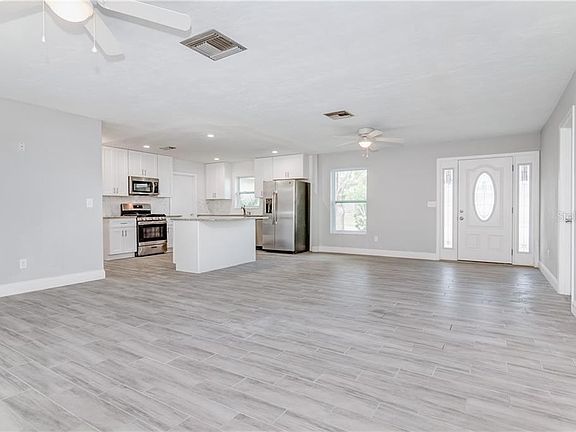 2nd image of 2831 Fern Ln