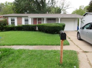 11821 La Padera Ln, Florissant, MO 63033