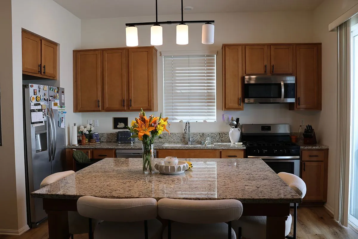2 bed, 3.0 bath, 1339 sqft, $3,600 — Photo 2