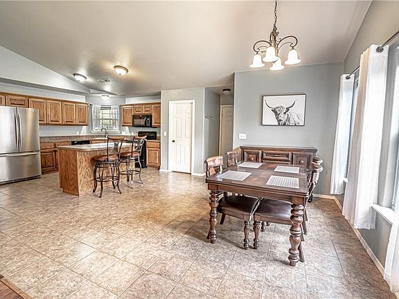 3rd image of 7 Blythe Cir