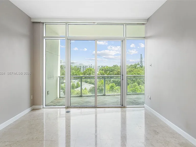 1090 NW North River Dr #402 — Photo 9