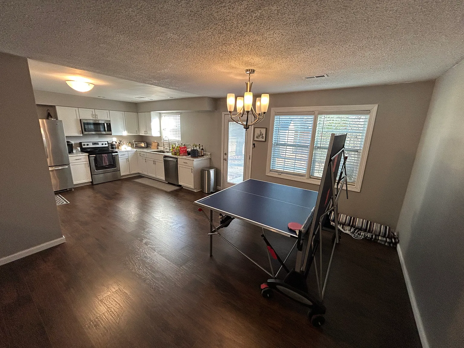 2 bed, 1041 sqft, $2,100 — Photo 4