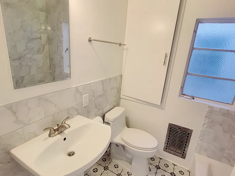 2215 E 2nd St #5 — Photo 6