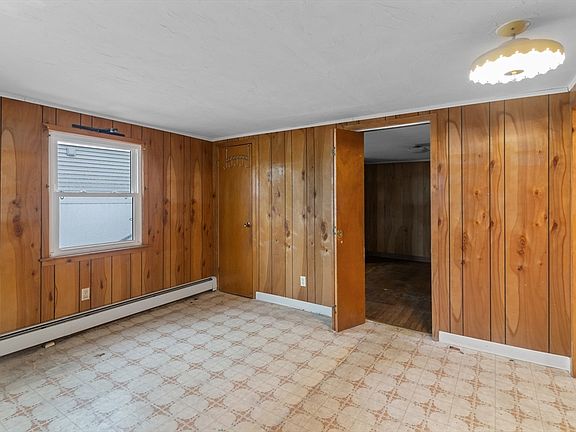 5th image of 21 Edgemere Blvd