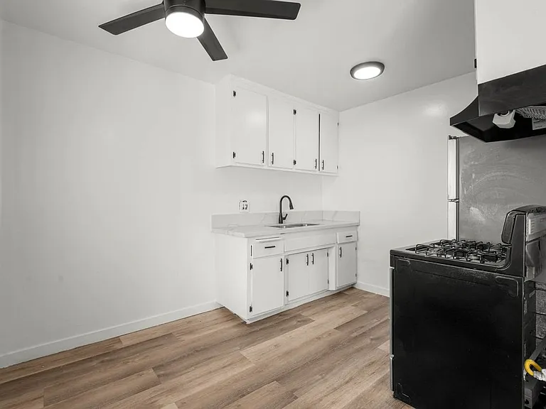 634 W 92nd St — Photo 19