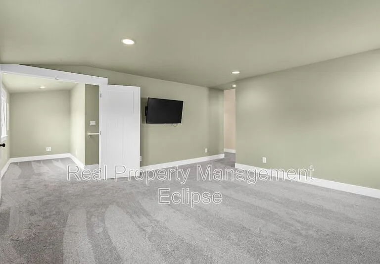 26616 NE Valley St #A — Photo 10