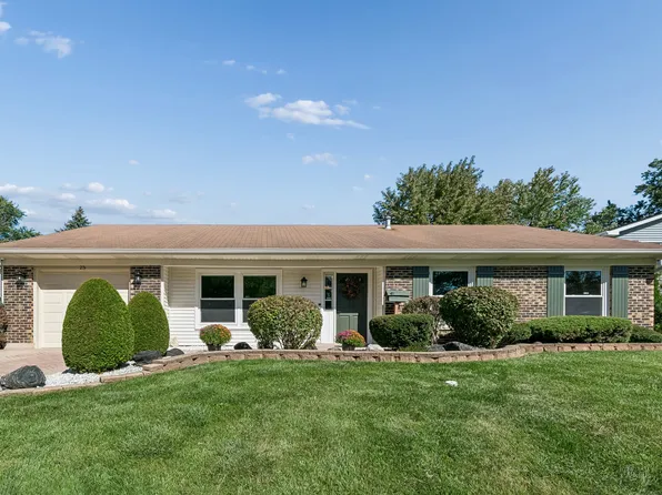 25 Red Haw Ln, Lake Zurich, IL 60047
