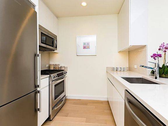 5th image of 160 Madison Ave APT 28G