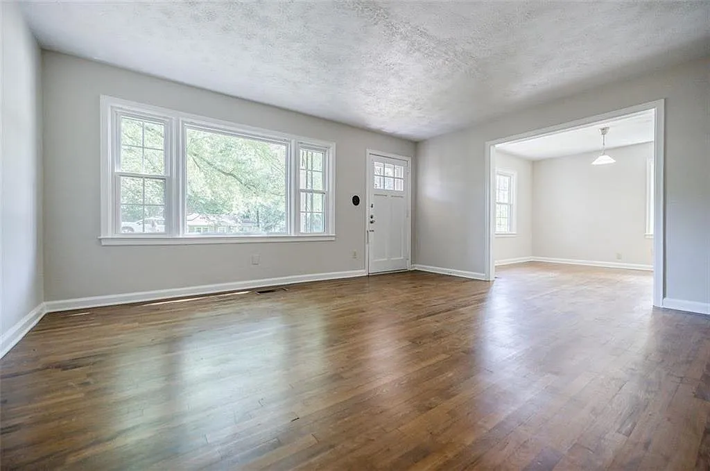1716 Beacon Hill Blvd NE, Unit 1 — Photo 3