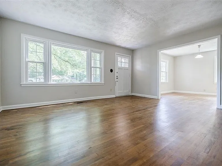 1716 Beacon Hill Blvd NE #1 — Photo 3