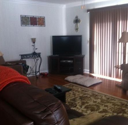 3rd image of 1526 Thompson Ln