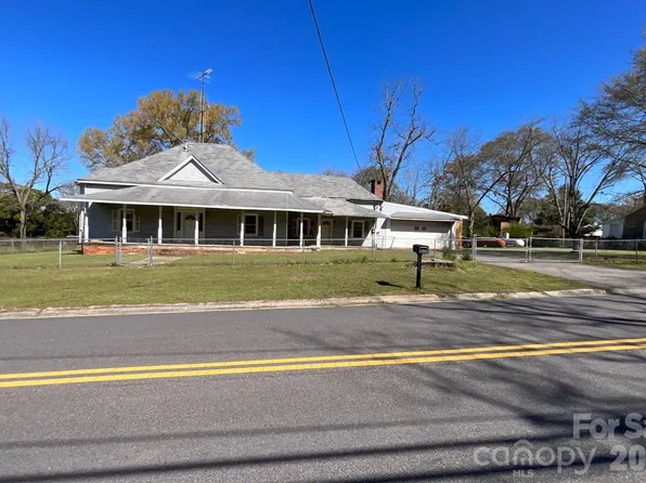 412 W Liberty St, Winnsboro, SC 29180