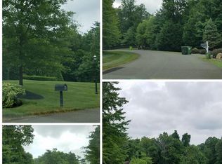 5049 Huntwood Manor Dr, Fairfax, VA 22030