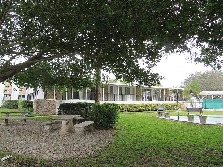 2110 SE Edler Dr — Photo 17