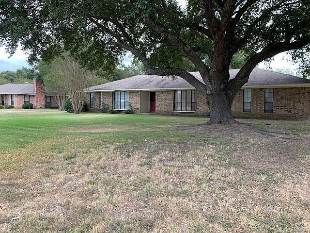 1st image of 208 Kings Creek Dr