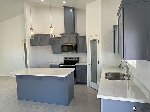 4th image of 428 S Emmanuel Ave