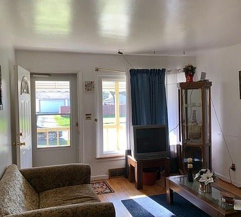 4th image of 1548 Oak Knoll Ave SE