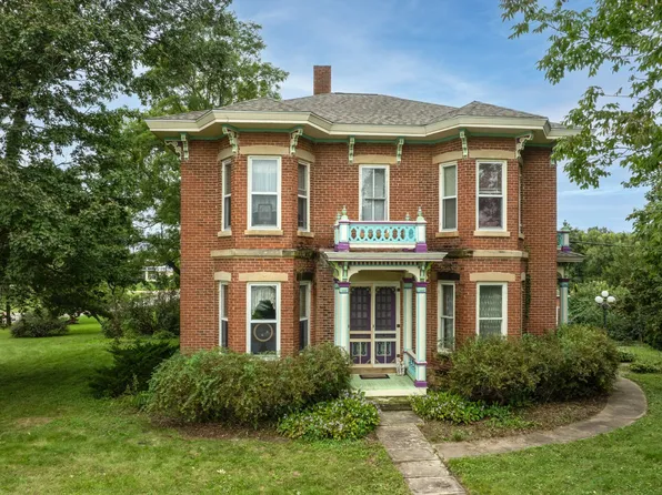 521 Palisades Rd SW, Mount Vernon, IA 52314
