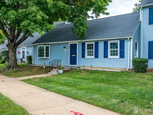 19 Rossmoor Dr #C, Monroe Township, NJ 08831