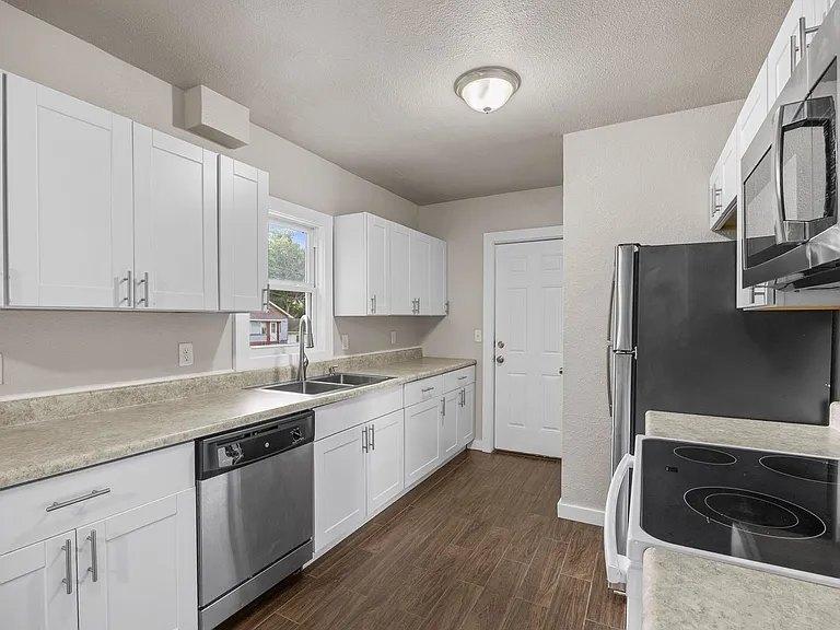 2900 Oxford St — Photo 12