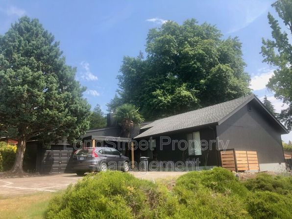 1011 NW Fernwood Pl