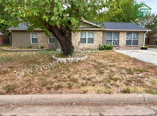 6404 Regal Rd, Forest Hill, TX 76119