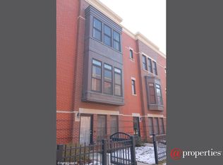 817 W College Pkwy, Chicago, IL