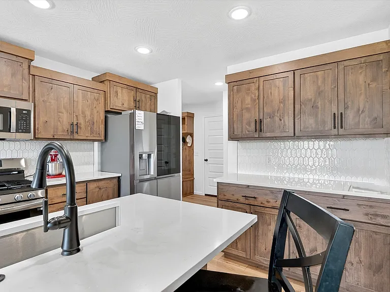 556 Spring Meadow Dr — Photo 24