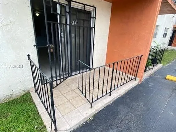1275 W 35th St APT 19B, Hialeah, FL 33012