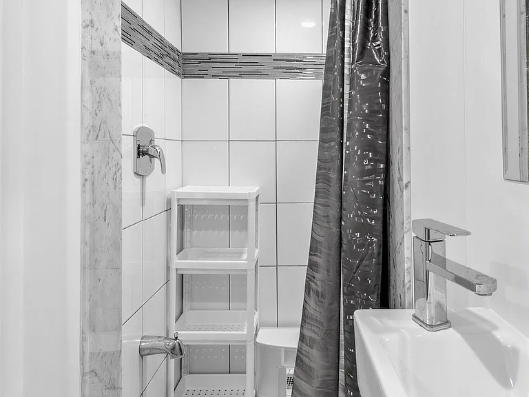 10 Hartley Ave #BASEMENT — Photo 19