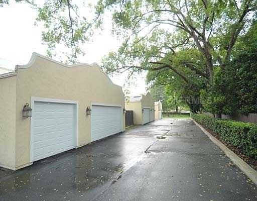 4th image of 1765 Indiana Ave #E