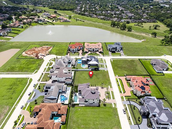 5th image of 6 Alexandra Way Cir