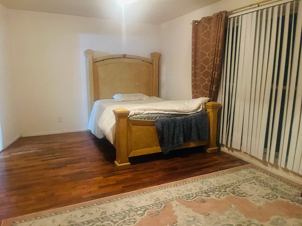 2nd image of 2551 E Lamona Ave