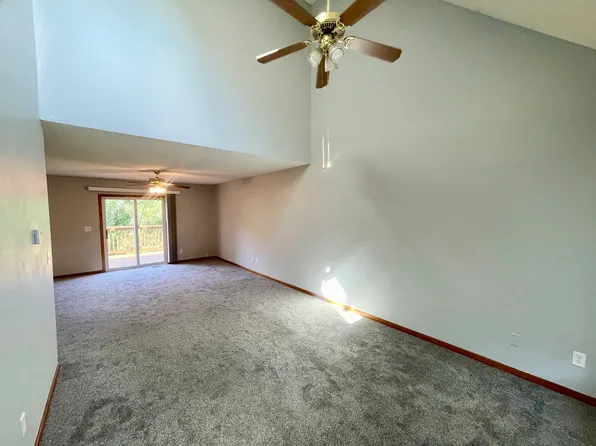 1823 Kingbird Ln, Liberty, MO 64068