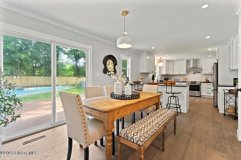 3rd image of 30 Friar Tuck Way
