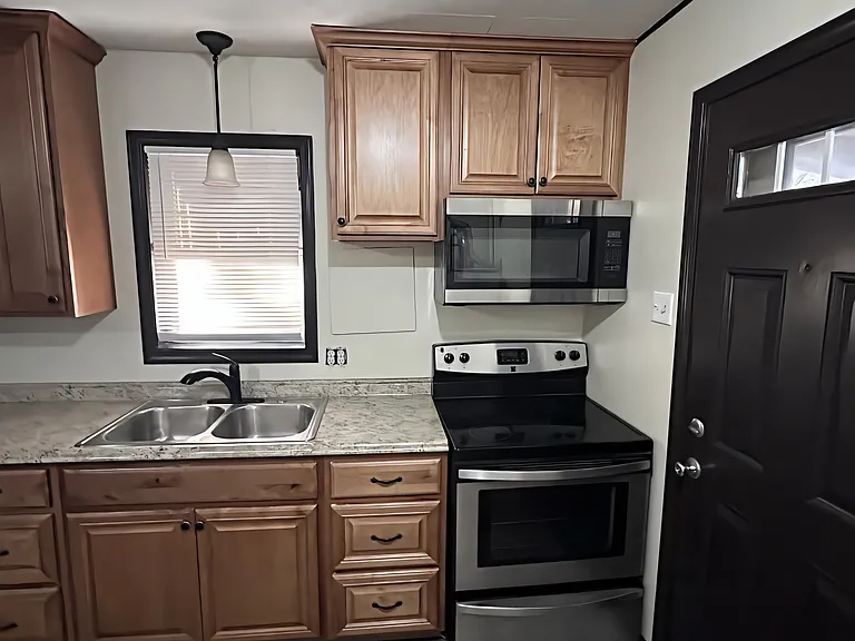 1821 SW Green Acres Ave — Photo 11
