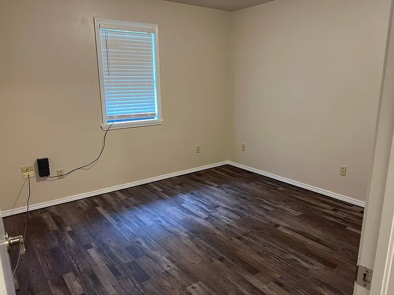 608 Rolling Hills Dr — Photo 7