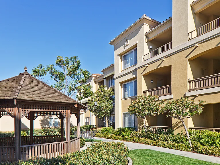 Santa Clara Apartment Homes — Photo 7
