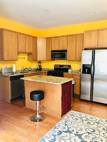 1st image of 830 W Leland Ave APT 302