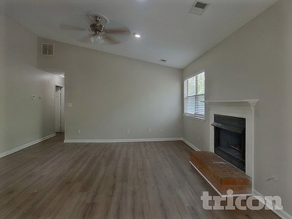 3rd image of 80 Ridgewood Trl