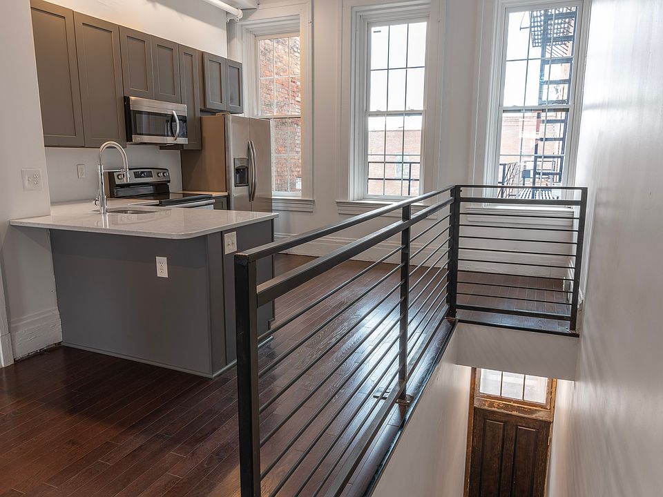 Large kitchen area w/ breakfast bar and dinner table area