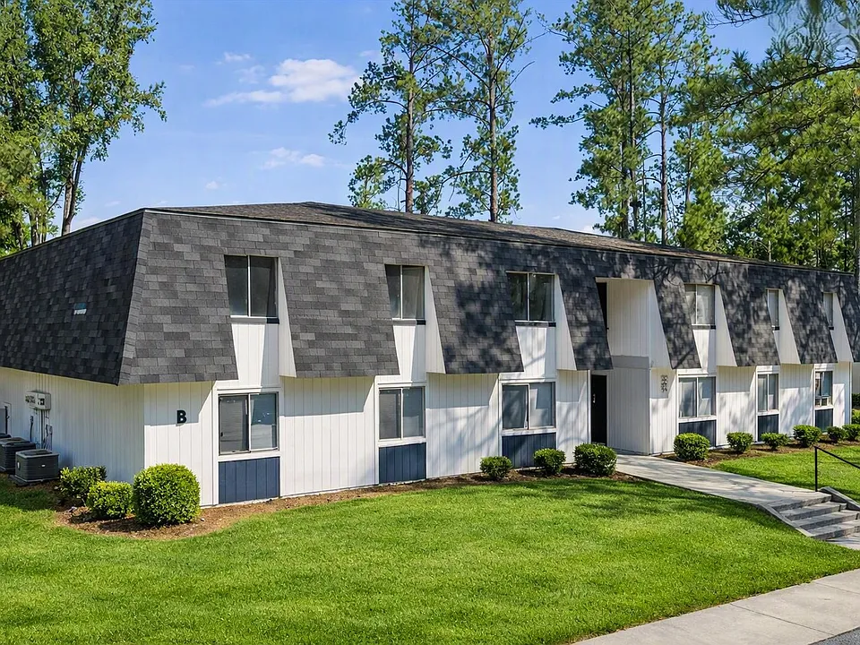 Richmond Hills Apartments